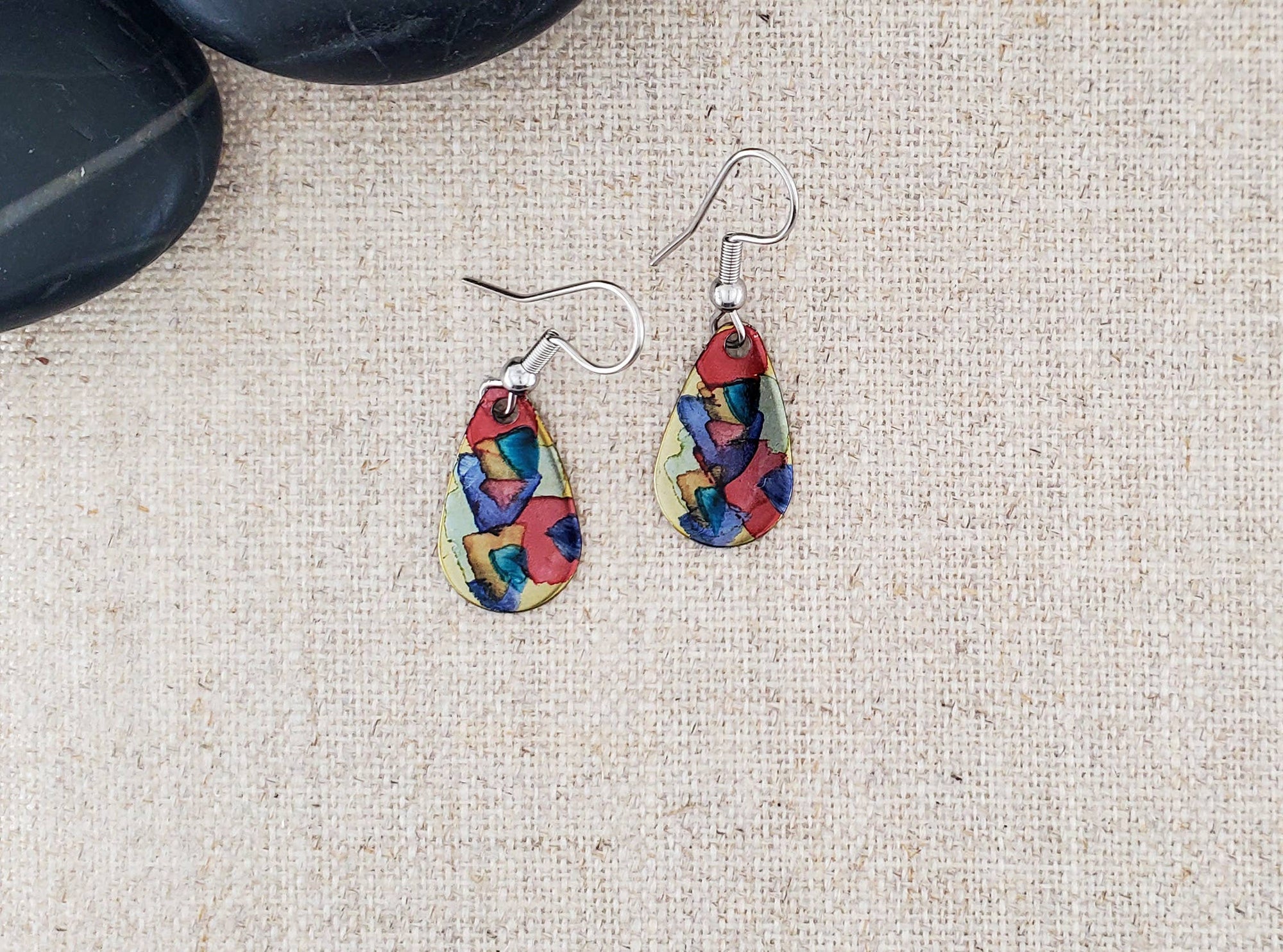 Alcohol Ink Stainless Steel Small Teardrop Earrings in Reds