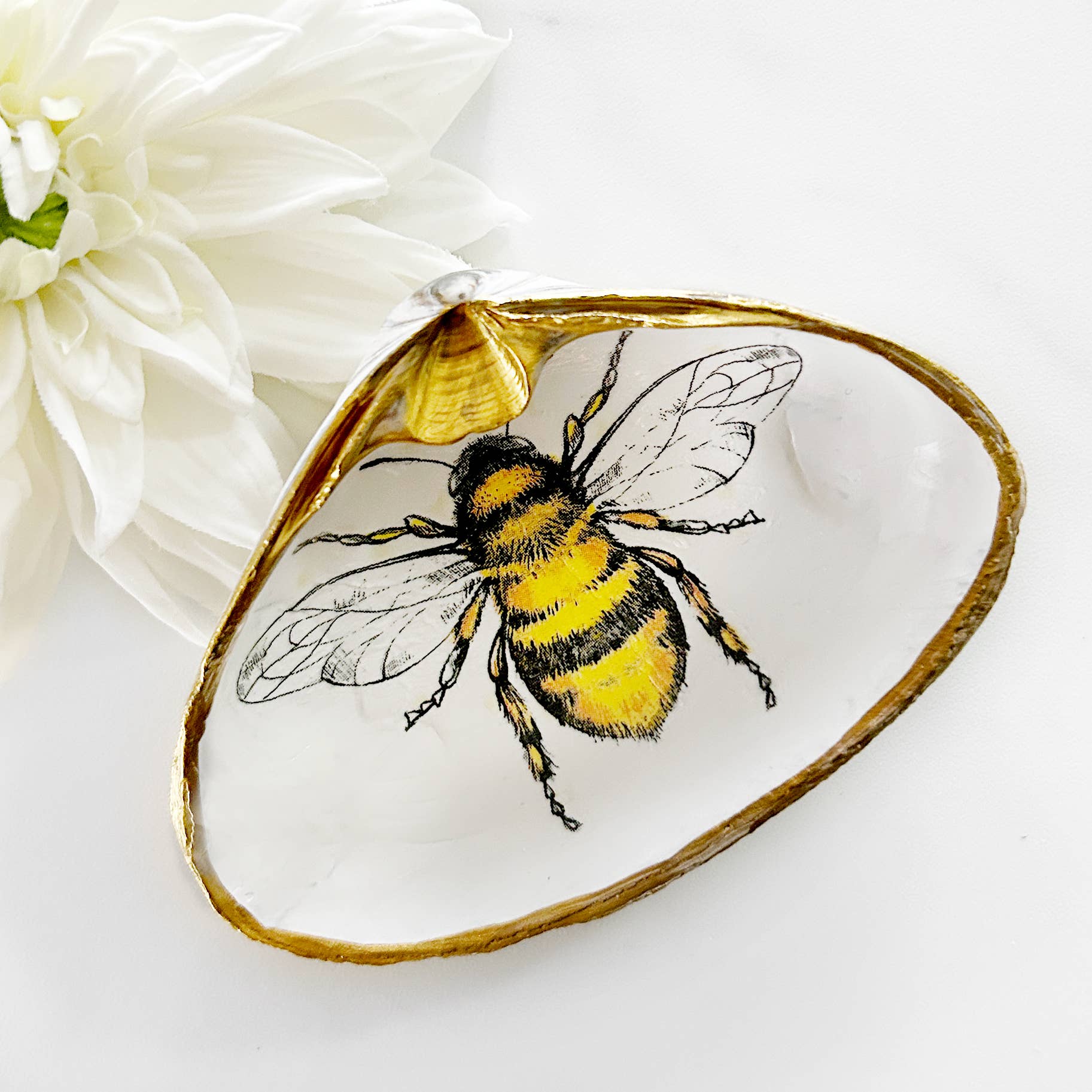 Large Single Bee Decoupage Clam Shell